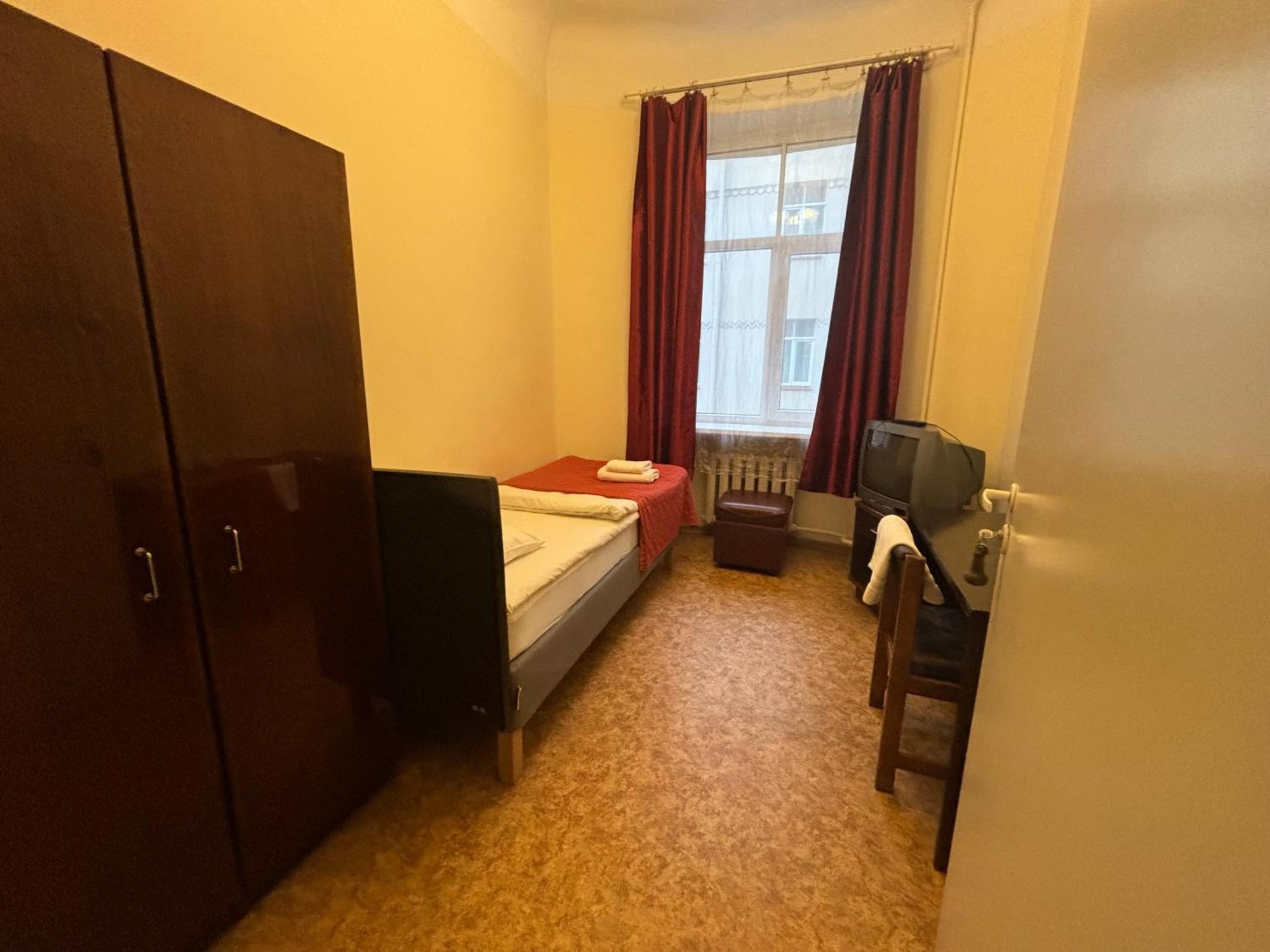 Hostel Viktorija With Private Rooms Riga Dış mekan fotoğraf