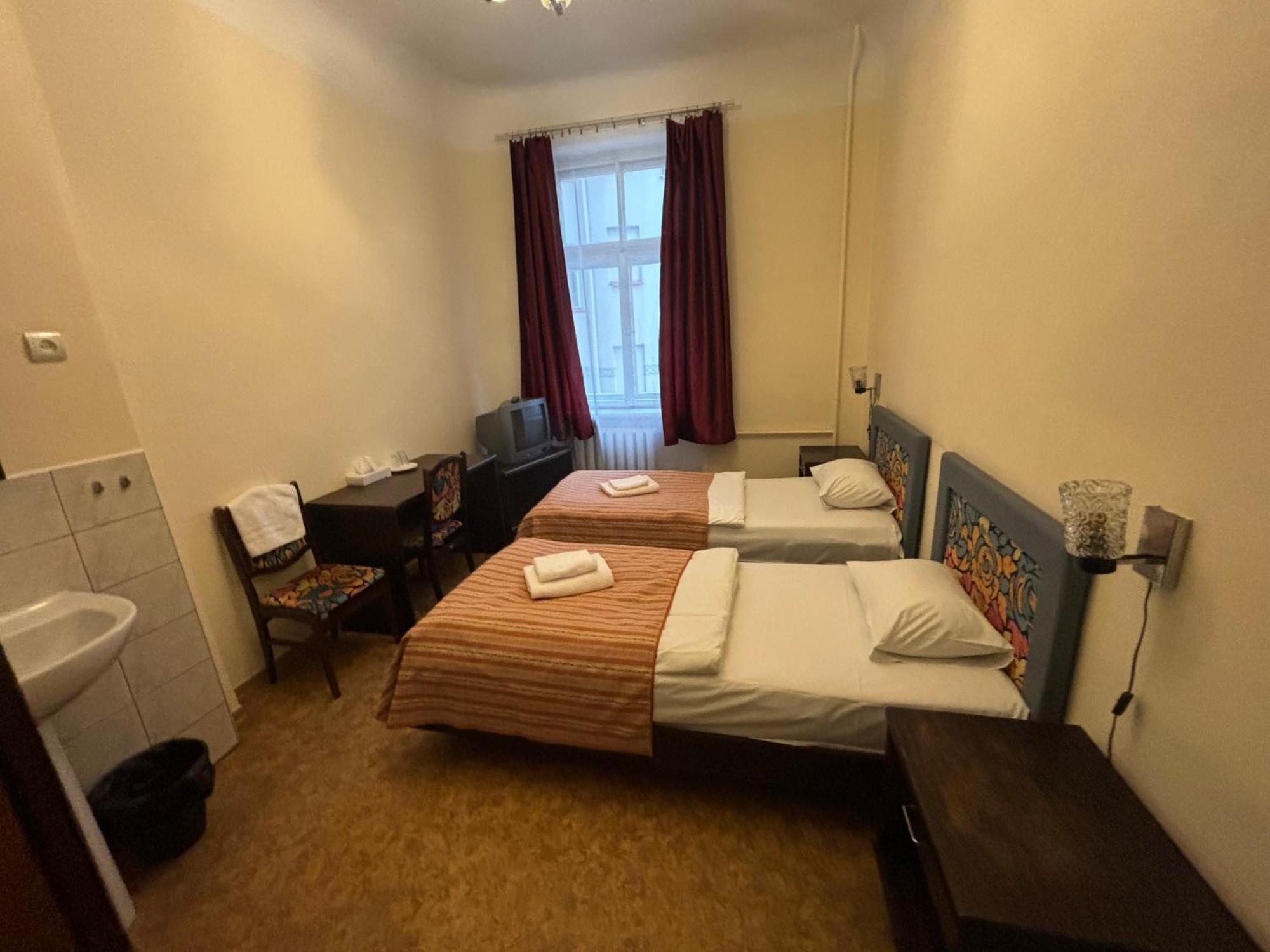 Hostel Viktorija With Private Rooms Riga Dış mekan fotoğraf